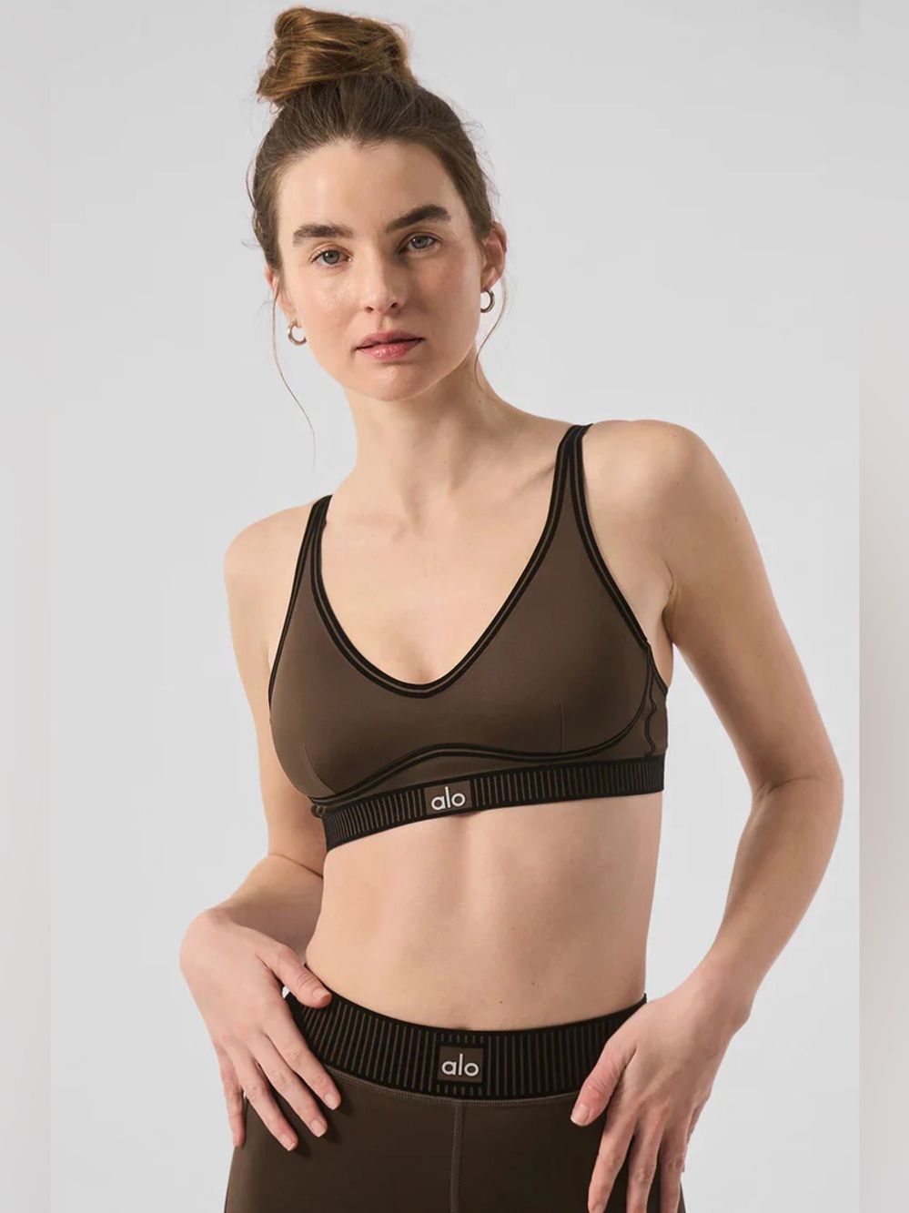 Alo Airlift Line Up Bra in brownstone